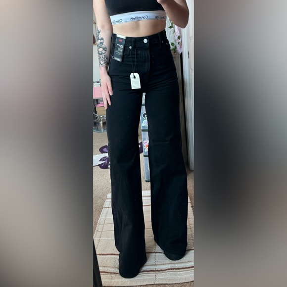NWT Levi’s High Loose Flare Jeans - Picture 4 of 15